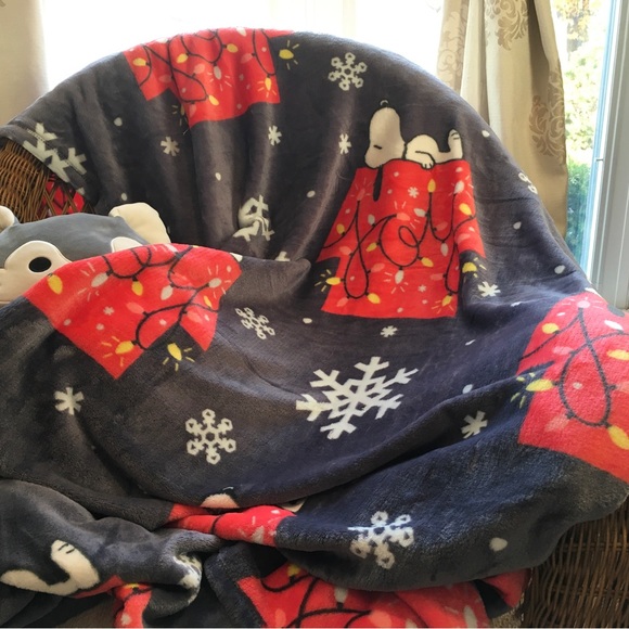 Peanuts Snoopy “Holiday 2.0” Soft Throw Blanket Collection - Picture 2 of 6